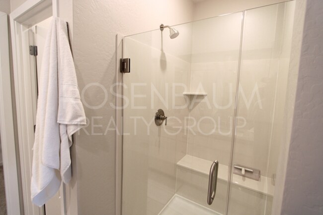Building Photo - Stunning 3-beds, 2.5-baths townhome in the...