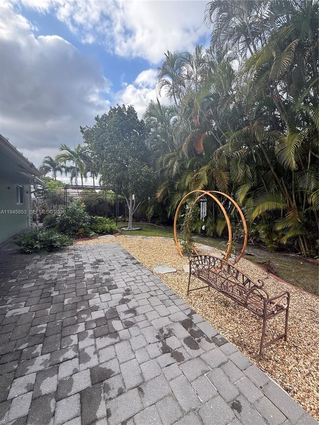 Building Photo - 407 SE 4th Terrace