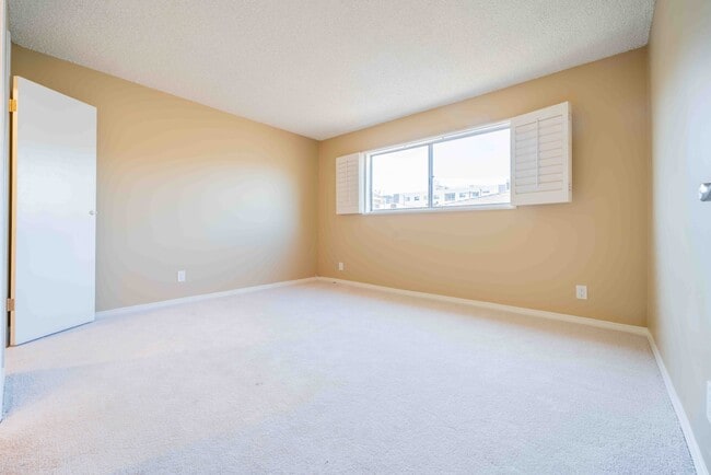 Primary bedroom - 11871 Idaho Ave