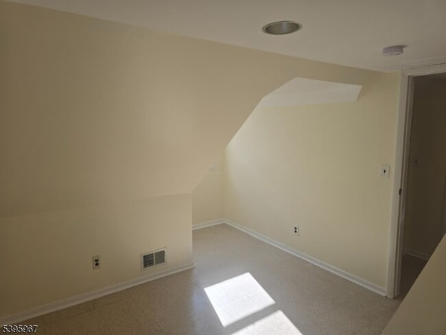 Building Photo - 1815 Vauxhall Rd