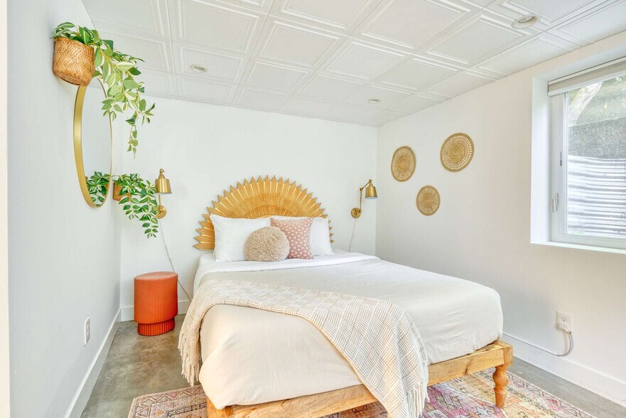 Building Photo - 4500 NE Garfield Ave.