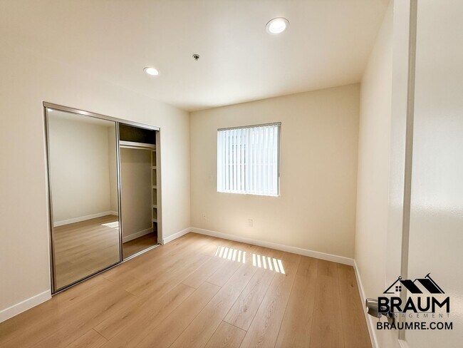 Building Photo - 1415 Centinela Ave