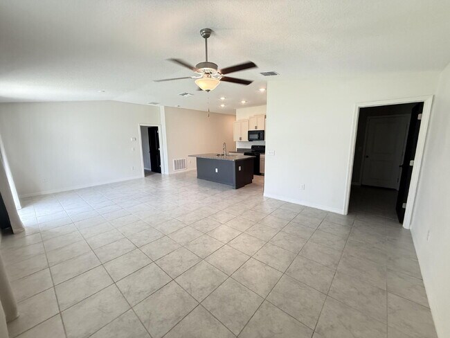 Building Photo - Beautiful 3-Bedroom 2 Baths Home in Ayersw...