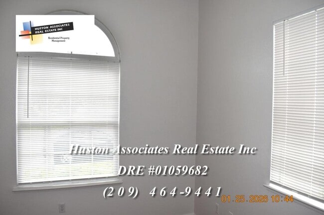 Building Photo - 5953 Pebblestone Way