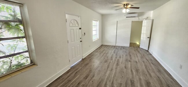 Building Photo - 490 NE 123rd St