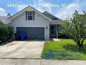 Building Photo - 469 Cessna Ave
