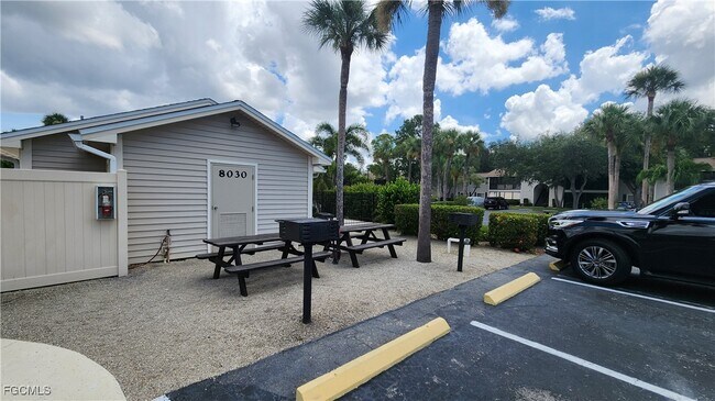 Building Photo - 8151 S Woods Cir