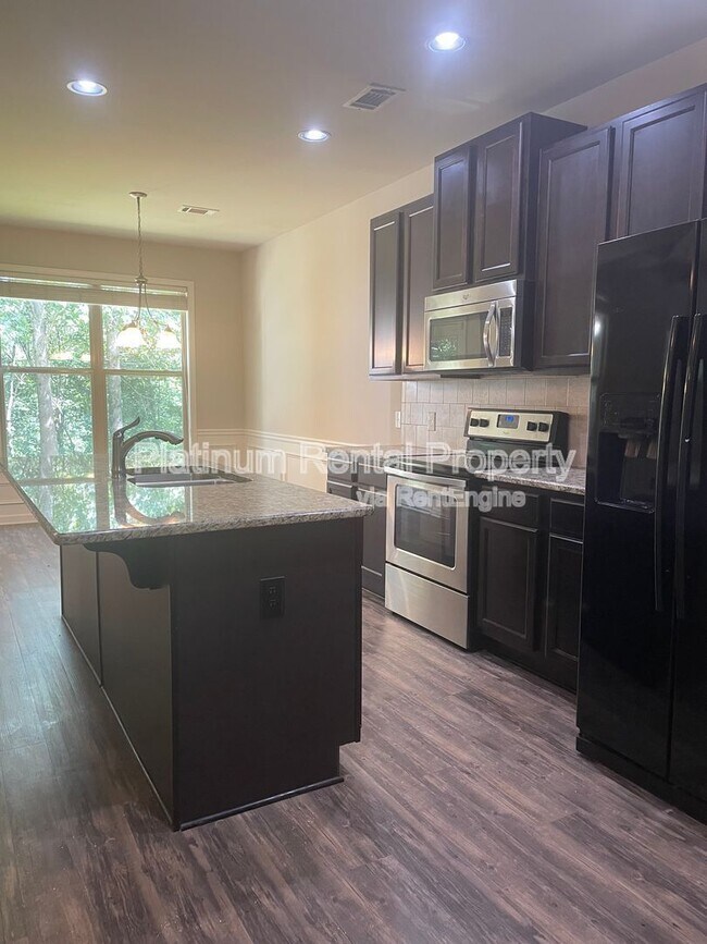 Building Photo - 7350 Silk Tree Pt