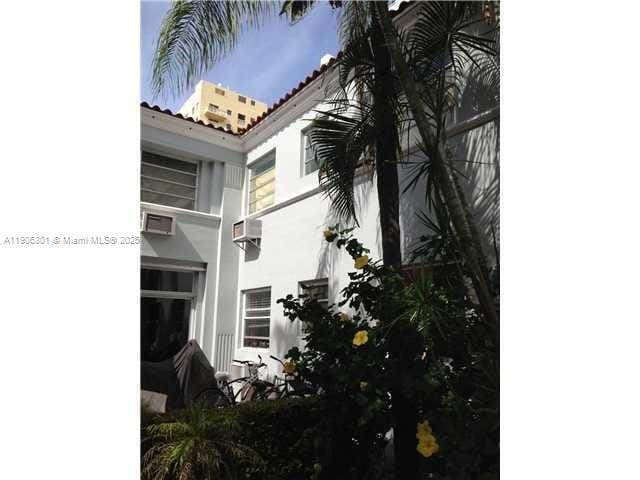 Building Photo - 215 30th St