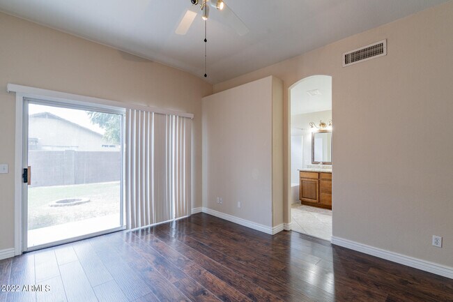 Building Photo - 951 E Carla Vista Pl