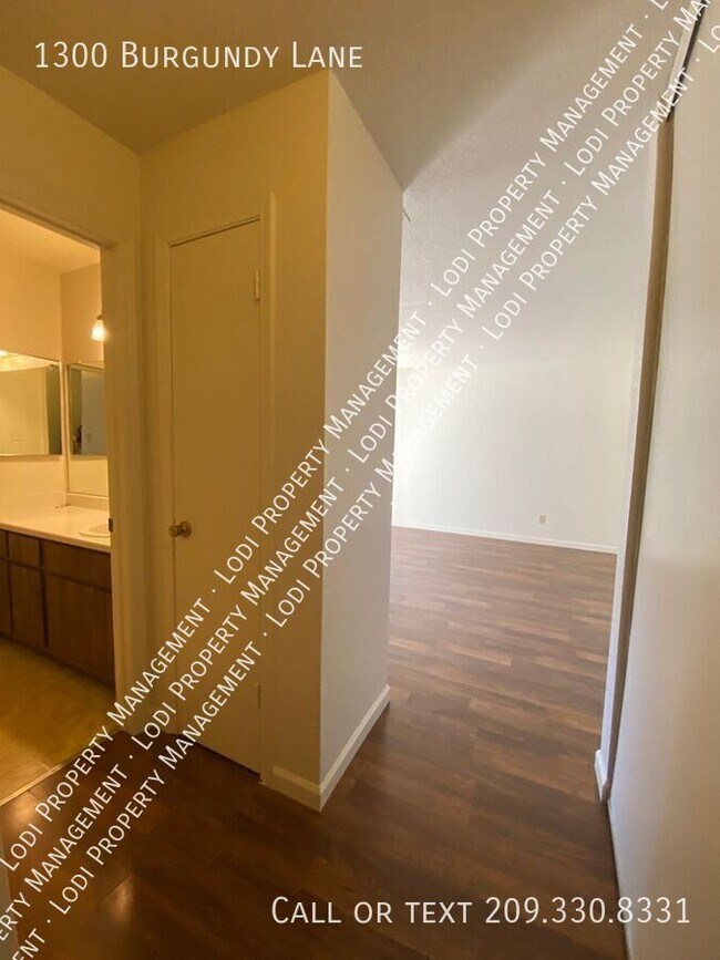 Building Photo - 1300 Burgundy Ln