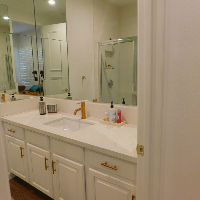 Building Photo - 14 Mission Palms Dr W