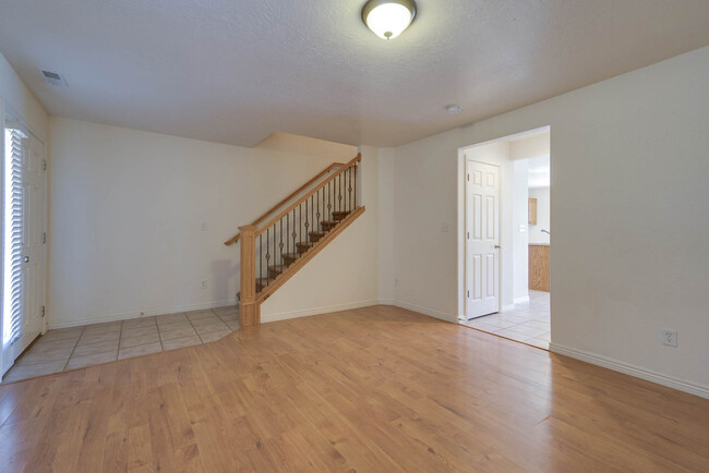 Building Photo - 3 Bedroom 2.5 Bathroom - Hidden Valley Tow...