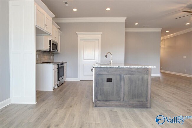 Building Photo - 26480 Naomi Wy