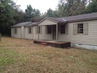 Building Photo - **AVAILABLE NOW**3 Bedroom / 1 Bathroom Ho...