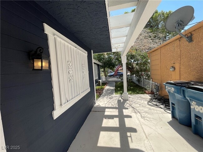 Building Photo - 5005 Celebrity Cir