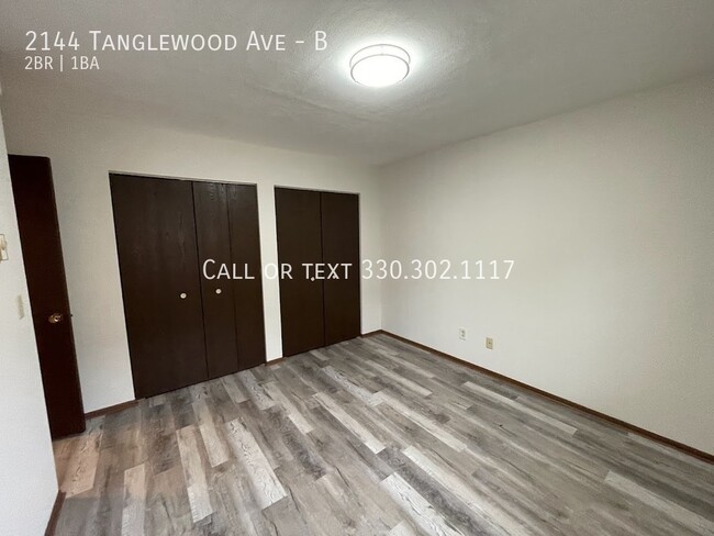 Building Photo - Two bedroom one bathroom second level apar...