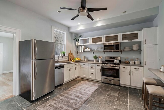 Building Photo - 114A Cottage St