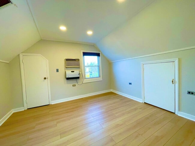 Building Photo - 278 Devonshire Dr