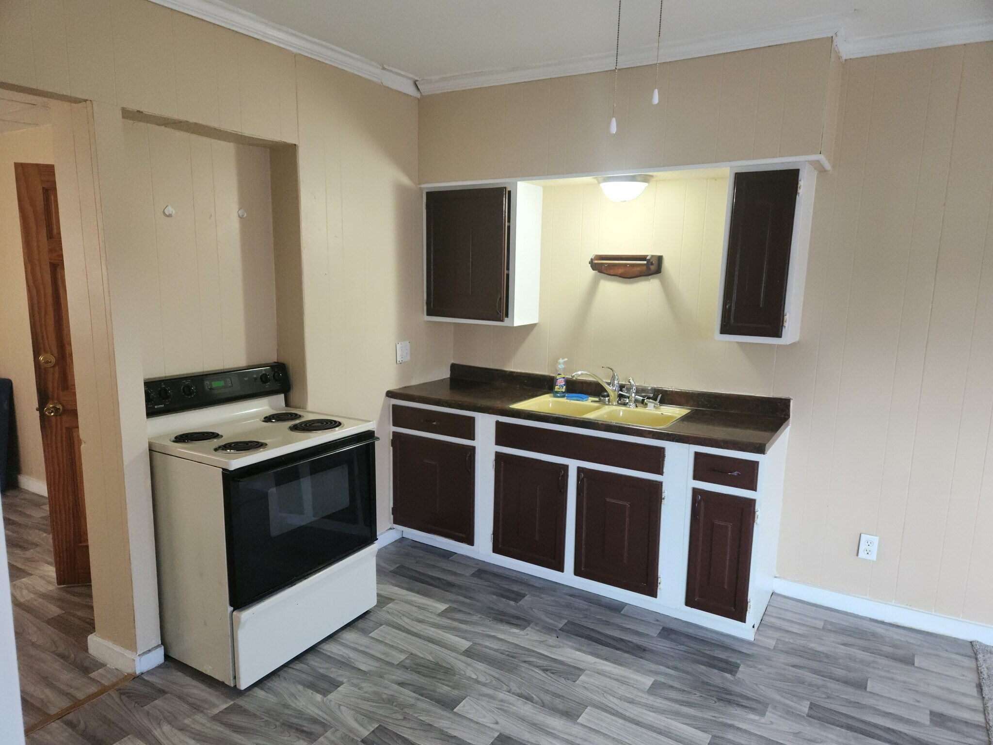 Building Photo - 600 W Station St