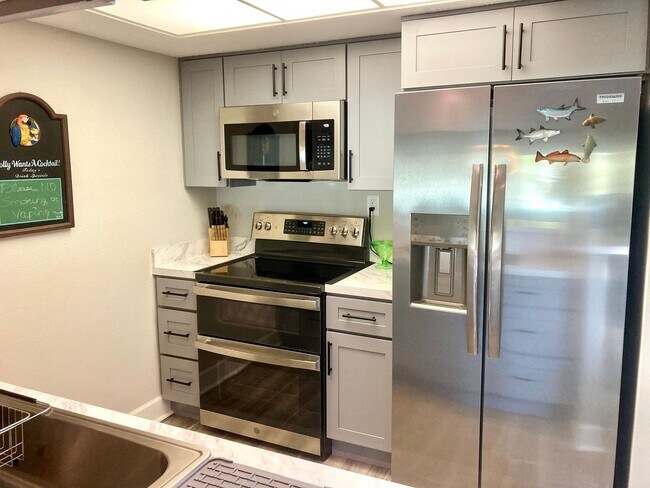 Building Photo - Completely remodeled waterfront condo!