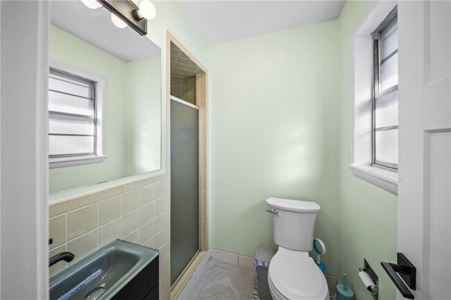 Building Photo - 1202 SW B St