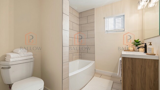 Building Photo - Fully Remodeled 3 bed 1 Bath Duplex Available for Rent in Chula Vista