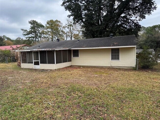 Building Photo - 4734 Clarendon Dr