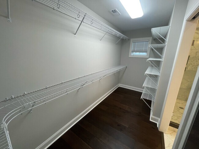 Building Photo - 1241 Whispering Springs Ct
