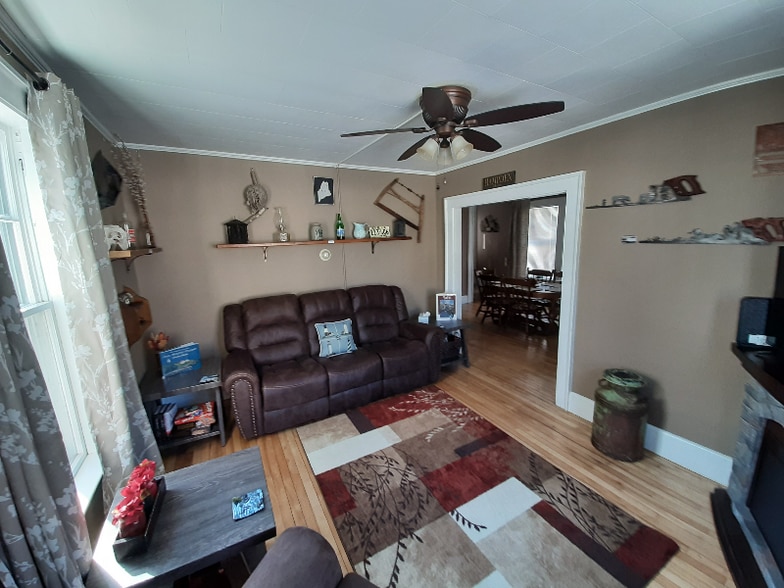 Building Photo - 164 Court St