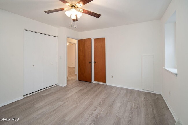 Building Photo - 4 Sugarbush Rd