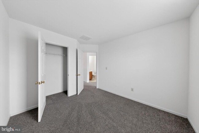 Building Photo - 409 Feather Dr