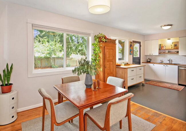 Building Photo - |NEW| ~ Charming 3-Bedroom Home in Portlan...