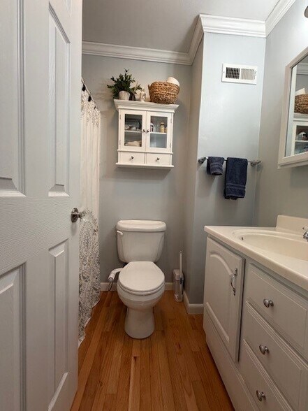 Building Photo - 6 Apple Tree Ln