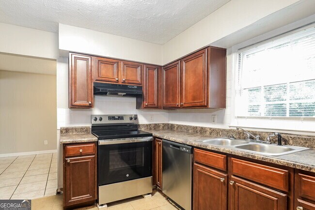 Building Photo - 1563 Cardinal Rd