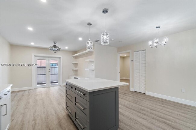 Building Photo - 330 W 74th Pl