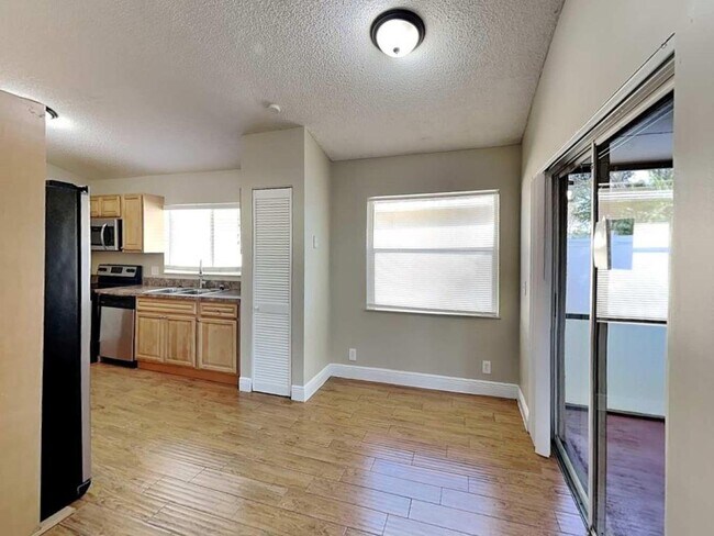 Building Photo - 1500 Hammock Ln