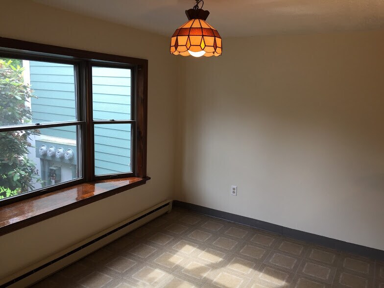 Building Photo - 509 Piscassic St
