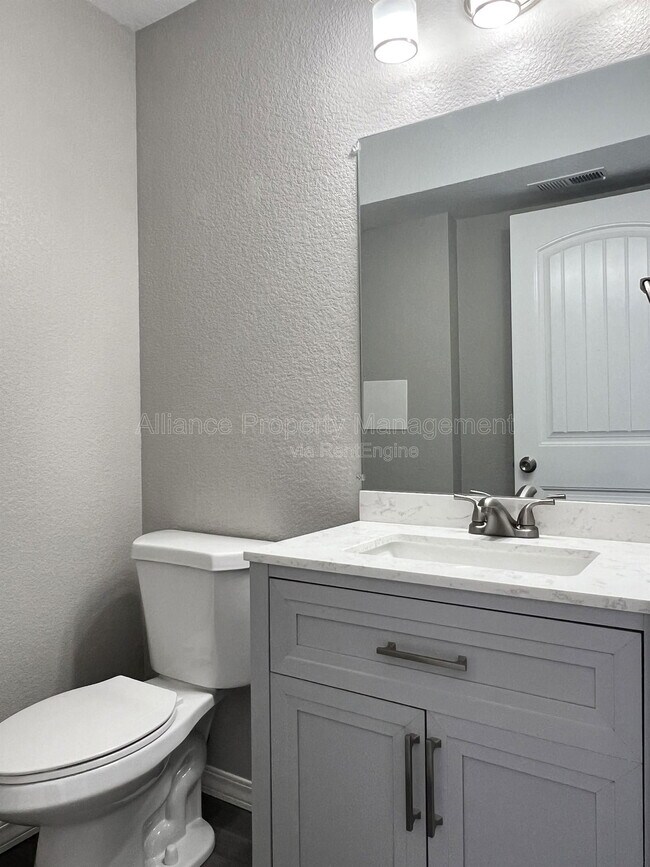 Building Photo - 7470 Grand Valley Dr