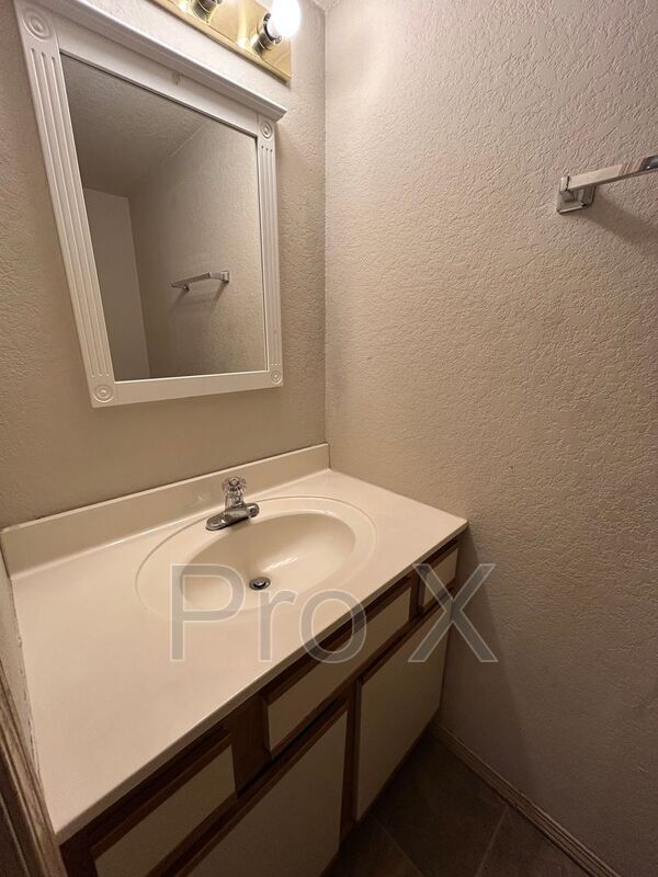 Building Photo - 1364 E Sequoyah Ct