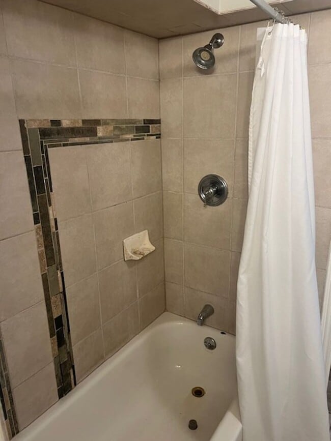 Building Photo - 607 E 2750 N