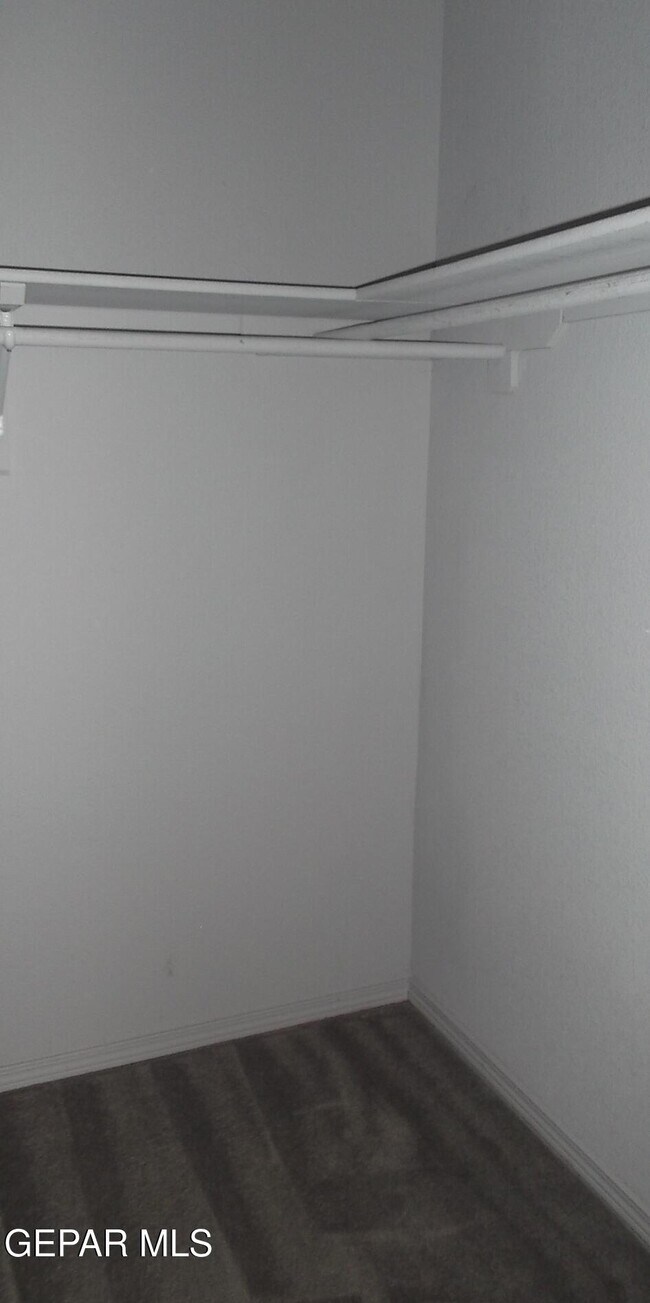 Building Photo - 612 Natasha Pl