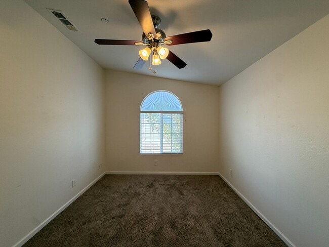 Building Photo - Centrally Located Large Two Story Home on ...