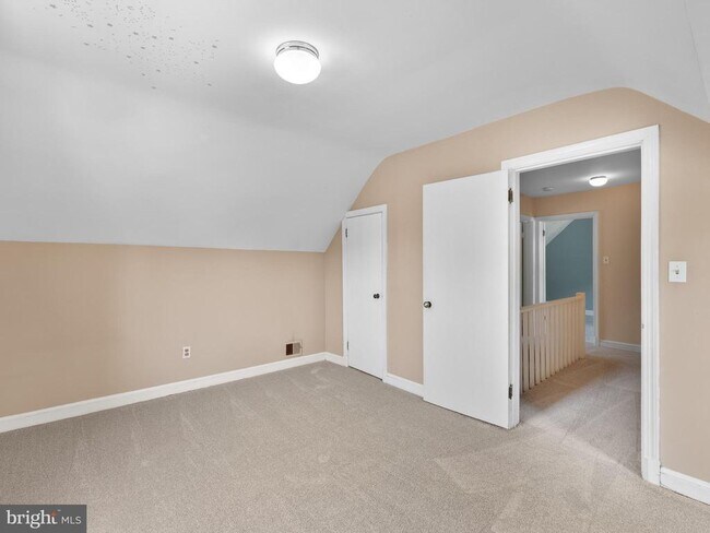Building Photo - 404 S George Mason Dr