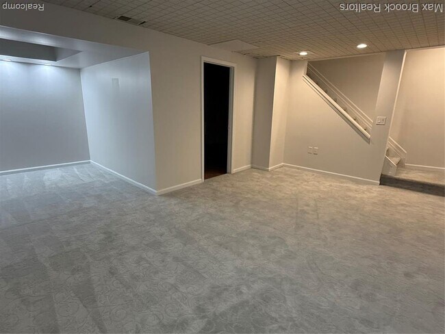 Building Photo - 31186 Country Way