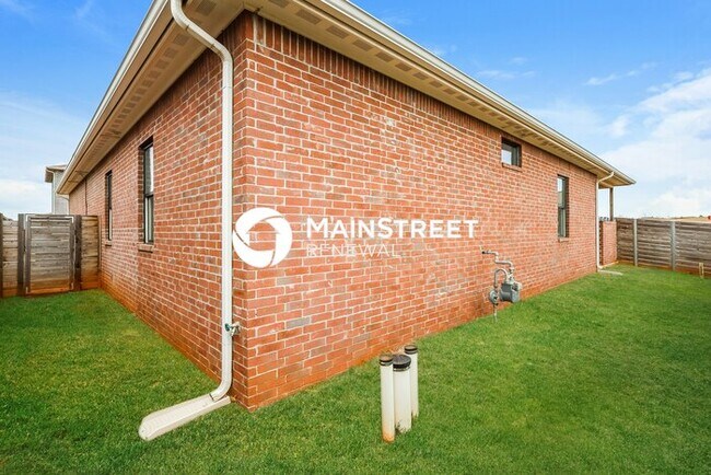 Building Photo - 3 Bedroom Pet-Friendly Home in Oklahoma City, OK with Main Street Renewal