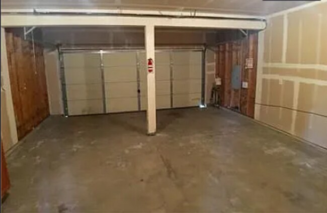 Building Photo - Spacious 5BD 2.5BA