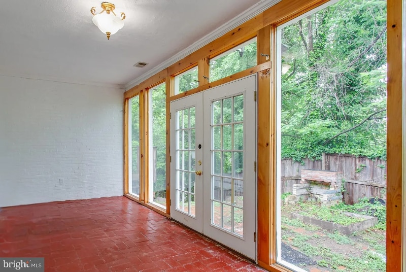 Building Photo - 301 Loureiro Ln