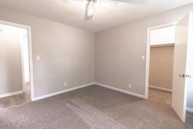 Building Photo - 718 Ranch Hill Dr