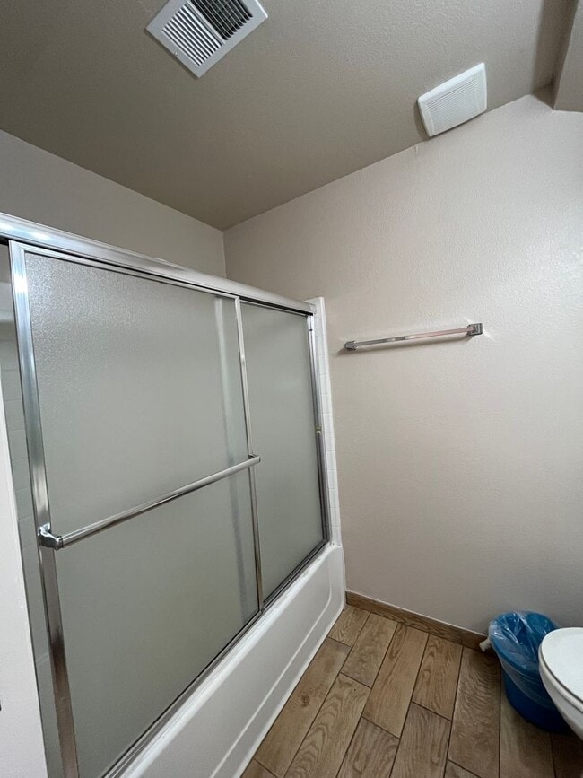 Building Photo - Available Now! Move-In Ready